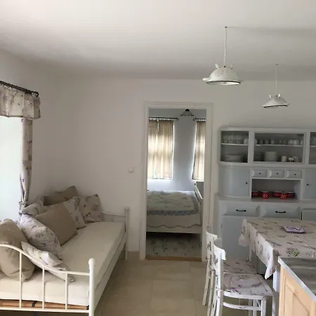 Hus Udvar Noszvaj